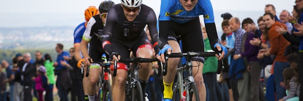 赛场窗口栏目展示图 - 实时体育足球直播画面与多路信号选择